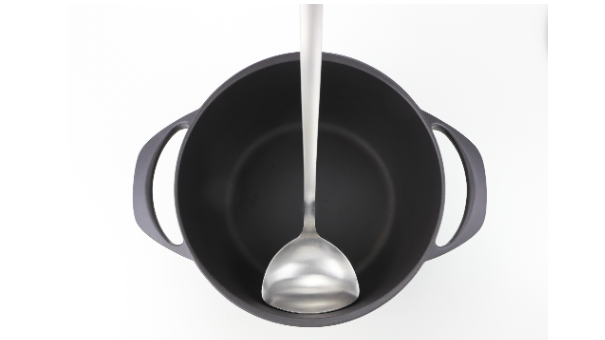 すくいやすく注ぎやすいレードル