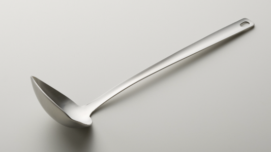 すくいやすく注ぎやすいレードル